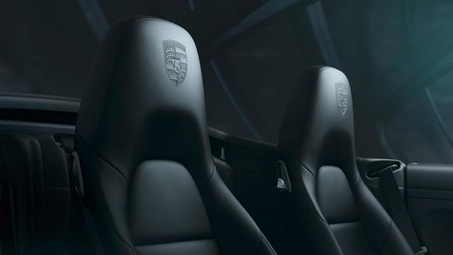  Porsche 911 Carrera Black Edition 2015 года  (фото 15 из 22)